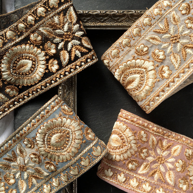 【b-100】　１ロール（約8ｍ）販売　幅広インド刺繍リボン