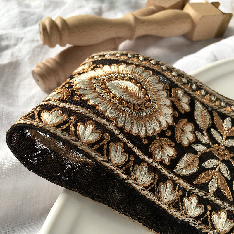 【b-100】　１ロール（約8ｍ）販売　幅広インド刺繍リボン