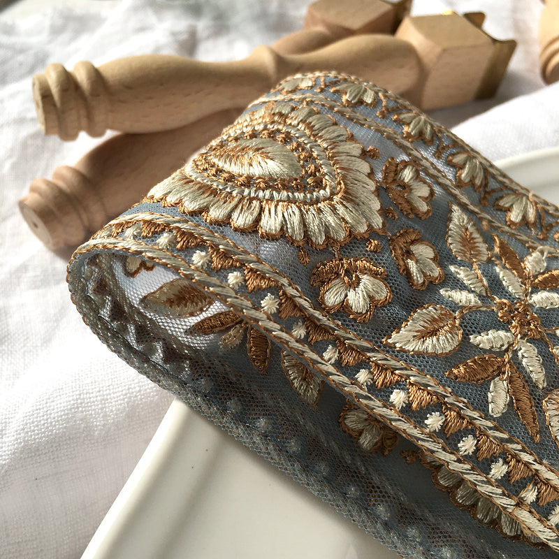 【b-100】　１ロール（約8ｍ）販売　幅広インド刺繍リボン