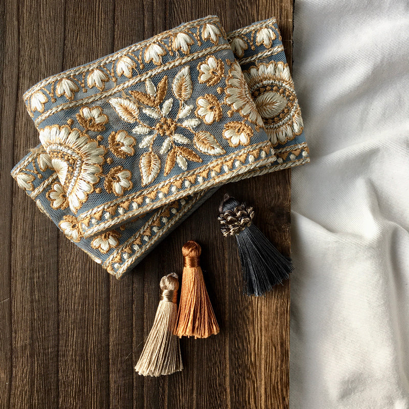 【b-100】　１ロール（約8ｍ）販売　幅広インド刺繍リボン