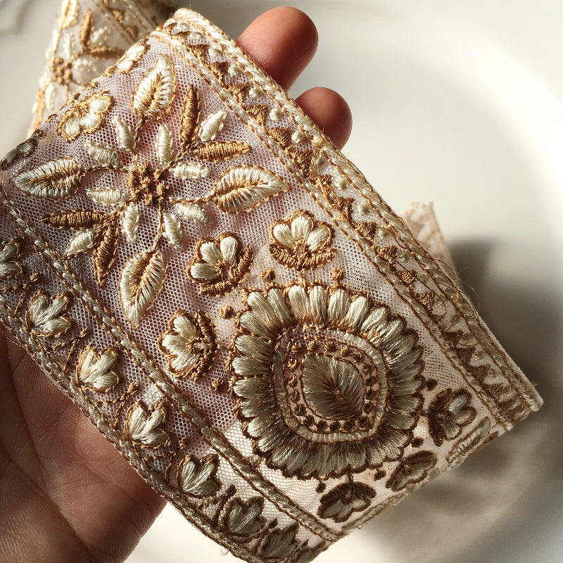 【b-100】　１ロール（約8ｍ）販売　幅広インド刺繍リボン
